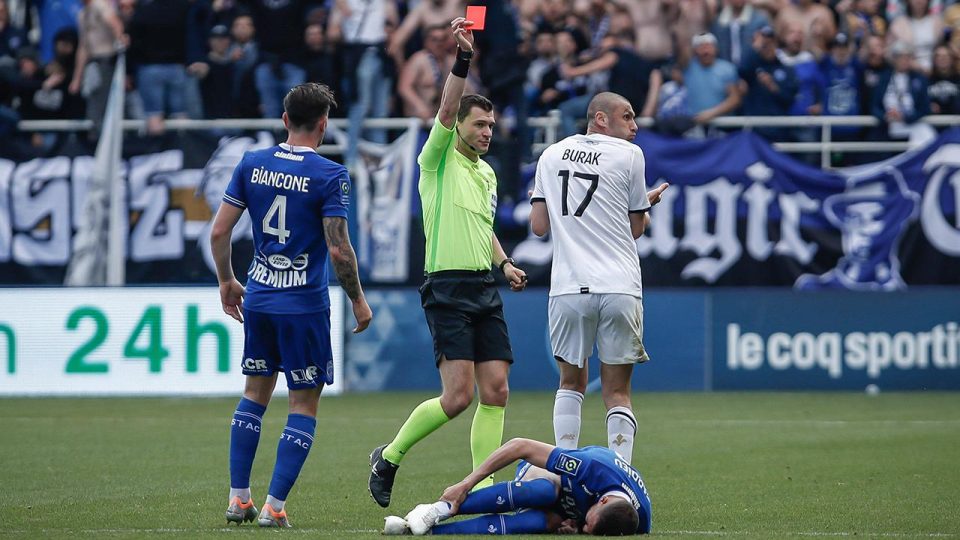 Burak Yılmaz kırmızı kart gördü Lille kaybetti