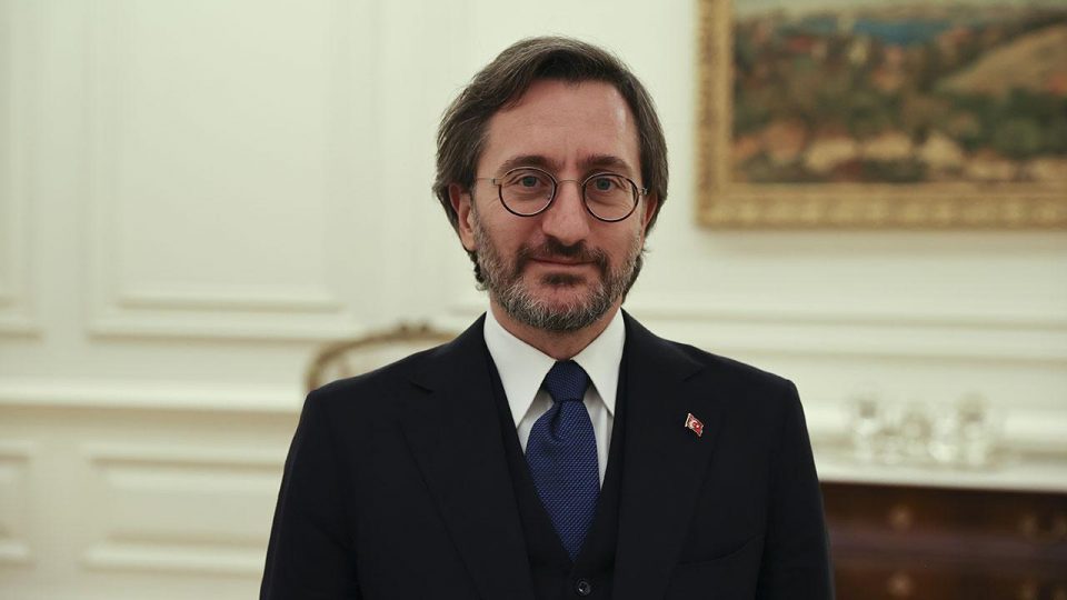 Fahrettin Altun’dan milli boksör Ayşe Çağırır’a tebrik