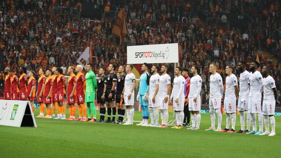 Galatasaray’da 3, Sivasspor’da 4 değişiklik