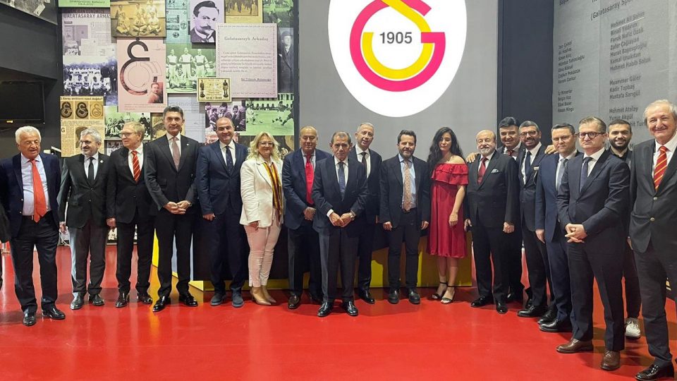 Galatasaray’da Dursun Özbek listesini verdi