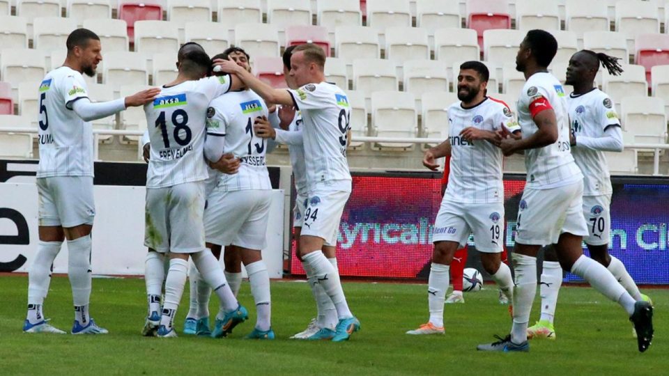 Kasımpaşa Sivasspor’u üç golle geçti