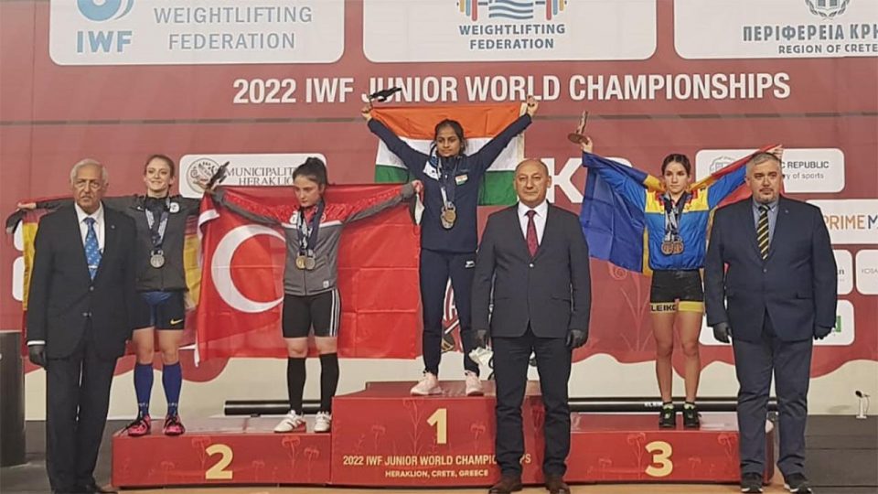 Milli halterci Cansu Bektaş’tan 1 altın 1 gümüş madalya