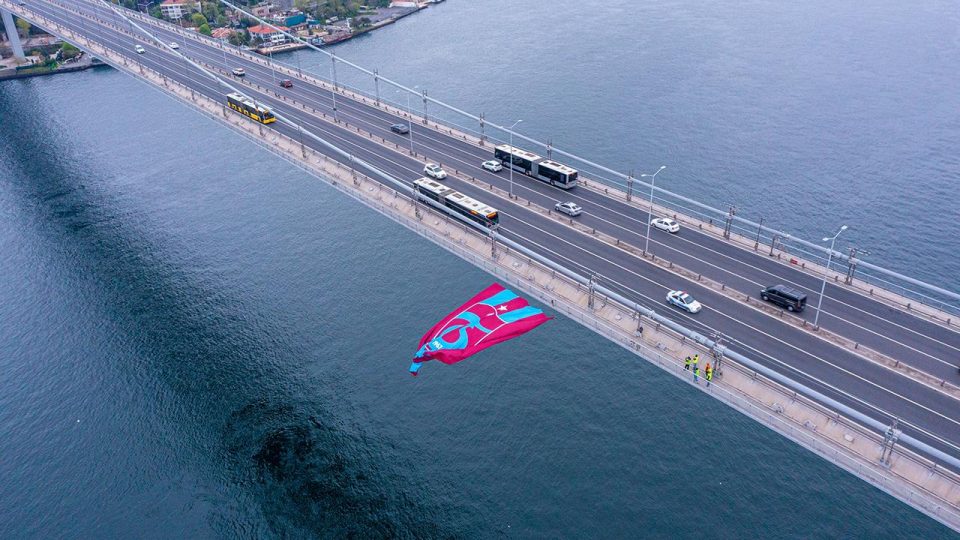 Trabzonspor bayrağı İstanbul Boğazı’nda