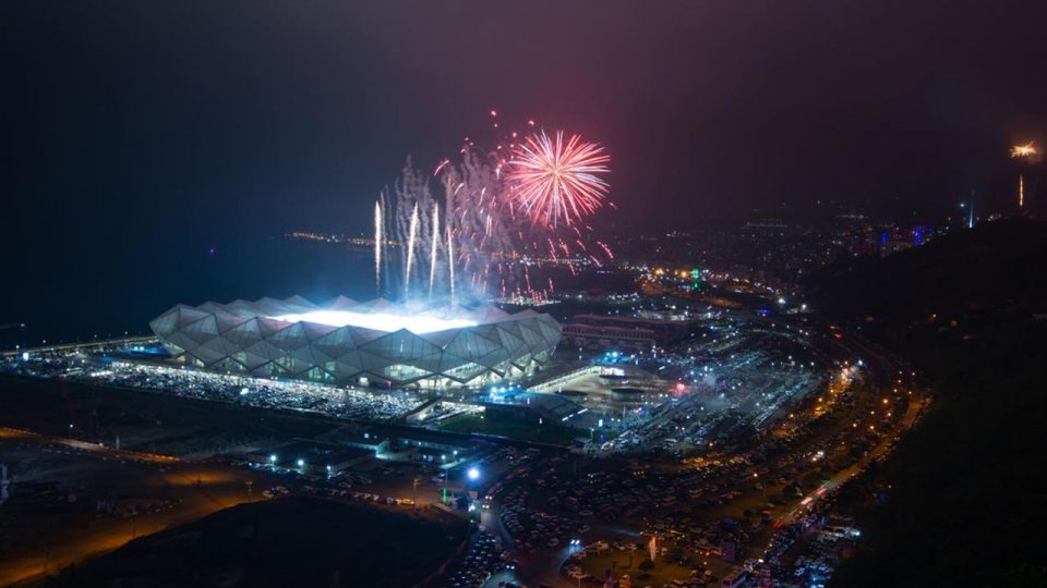 Trabzonsporlular şampiyonluğu meydanlarda kutluyor