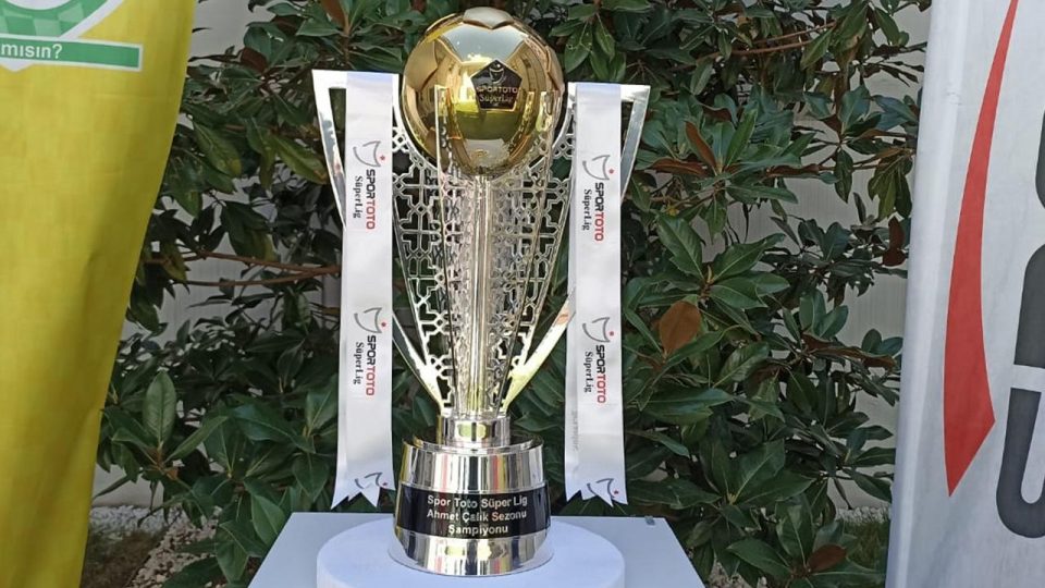 Trabzonspor’un şampiyonluk kupası TFF’ye teslim edildi