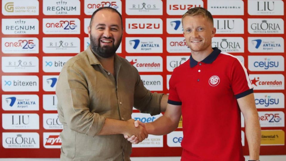 Antalyaspor, Sam Larsson’u kadrosuna kattı