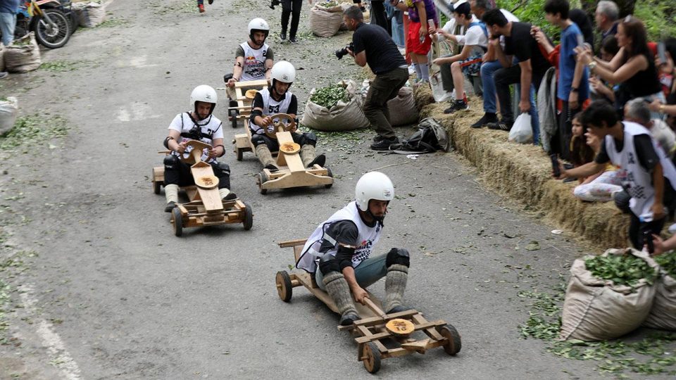 Rize’de tahta araba şenliği düzenlendi