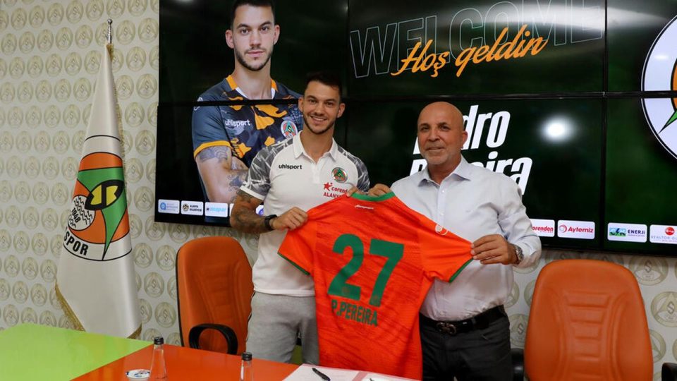 Alanyaspor’a Portekizli sağ bek