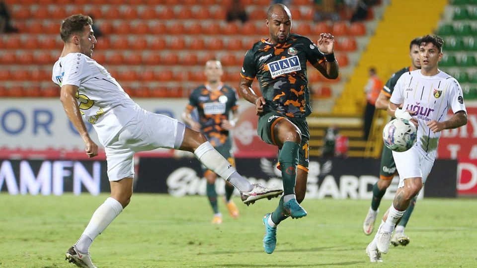 İstanbulspor ilk galibiyetini aldı