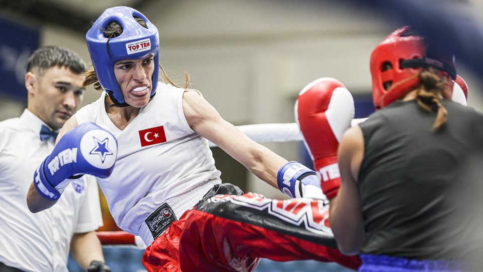 Kick boksta milli sporcular toplamda 18 madalya elde etti