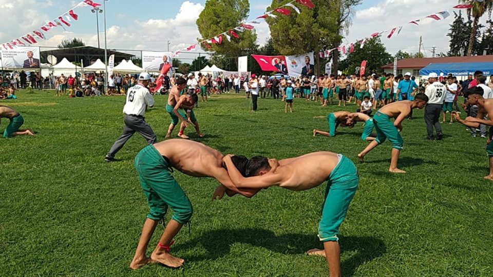 Adana’da İsmet Atlı Karakucak Güreşleri düzenlendi