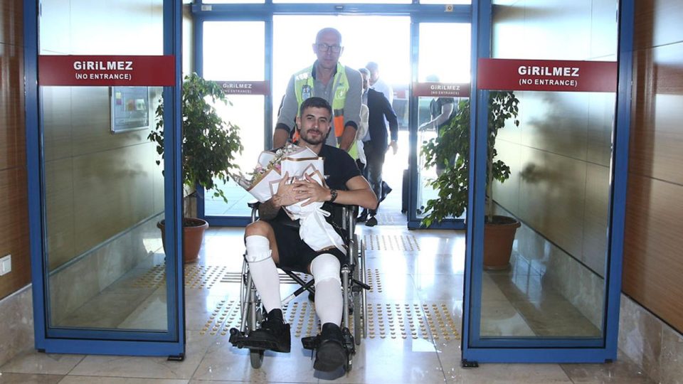 Ameliyat olan Dorukhan Toköz Trabzon’a döndü