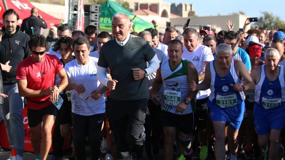 Bakanı Ersoy Uluslararası 7. Gelibolu Maratonu’na katıldı