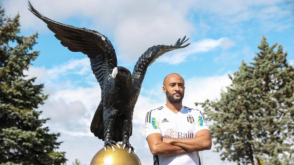 Beşiktaşlı Redmond: Stadımızdaki atmosfer, İngiltere’dekine benzer