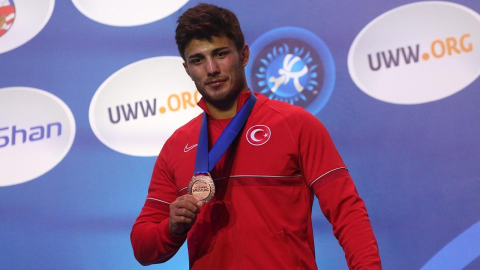 Dünya üçüncüsü Yunus Emre Başar doğuştan güreşçi