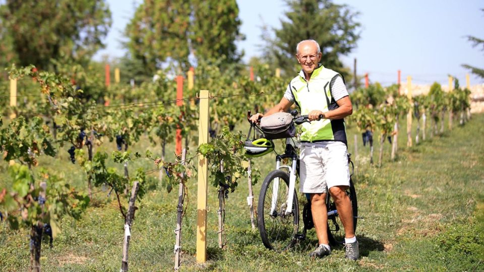 Emekli öğretmen 62 yıllık bisiklet tutkusundan vazgeçmiyor