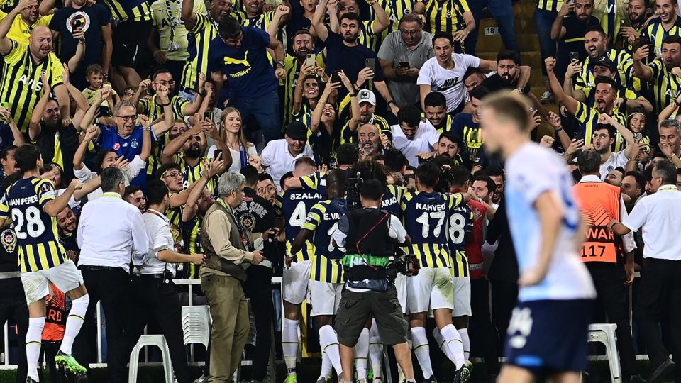 Fenerbahçe Avrupa Ligi gruplarına galibiyetle başladı