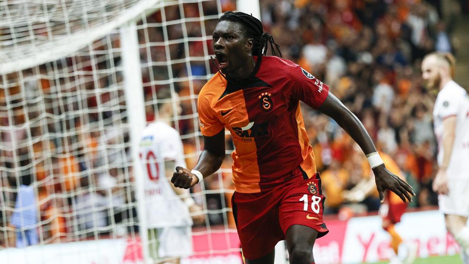 Galatasaray son dakikalarda güldü