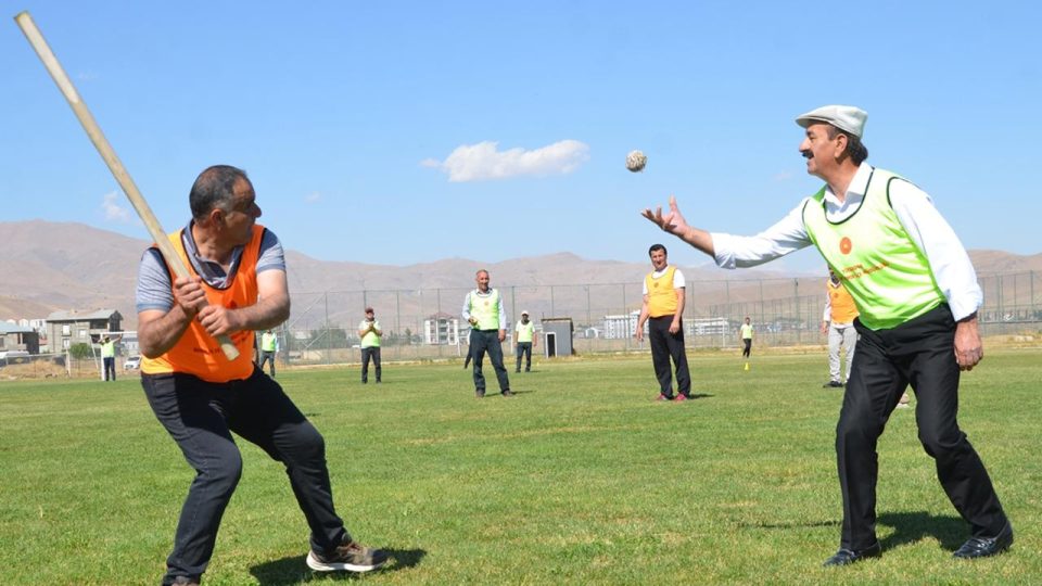 Hakkari’nin beyzbolu “holane” tanıtıldı
