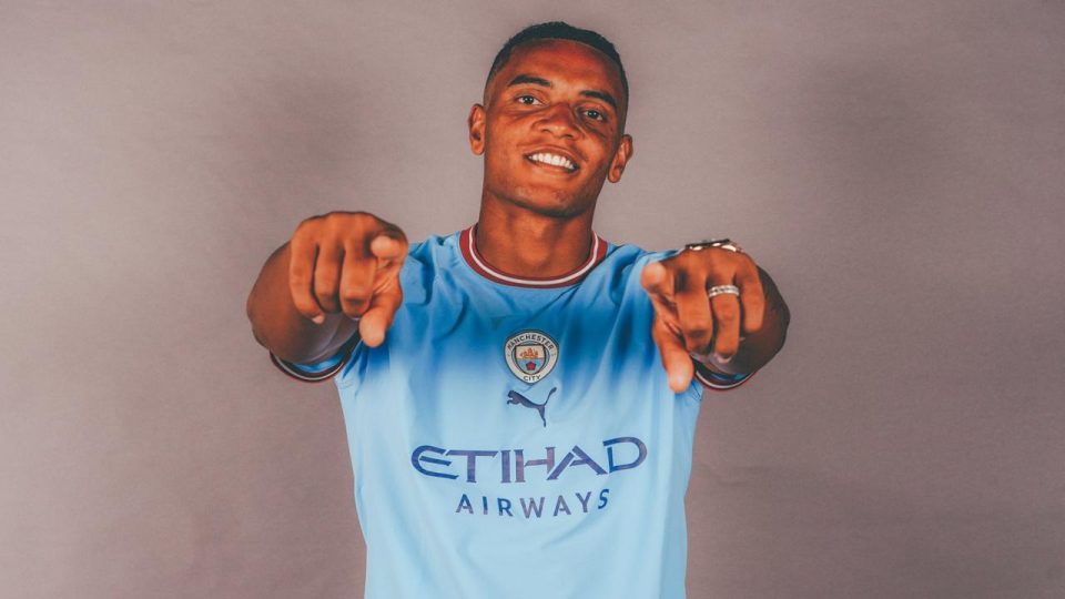 Manchester City’ye İsviçreli stoper