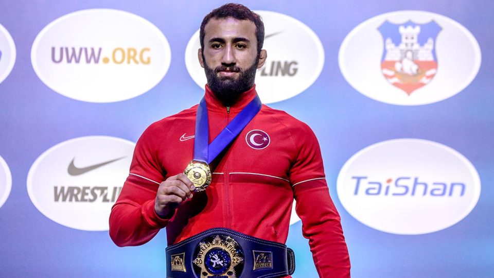 Milli güreşçi Burhan Akbudak’tan “devamı gelecek” mesajı