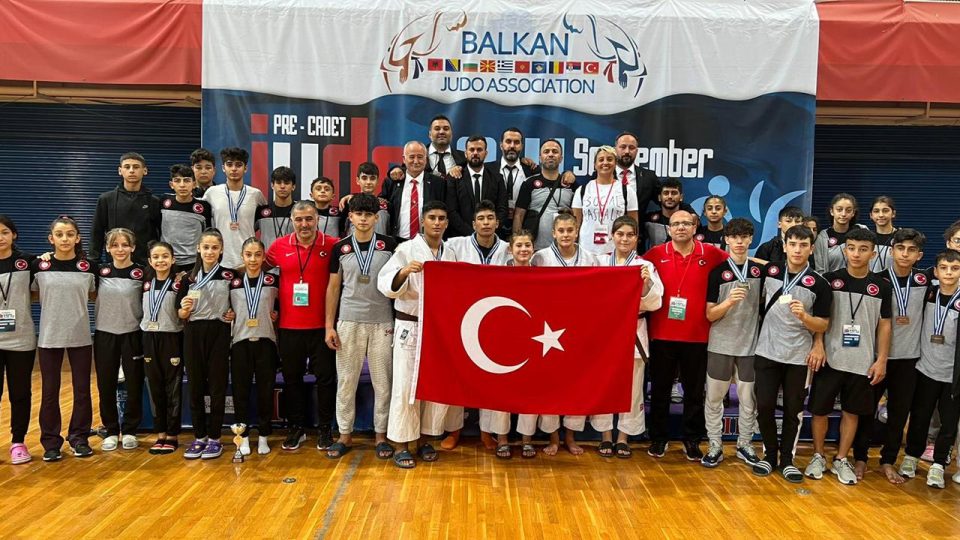 Milli sporculardan 26 madalya
