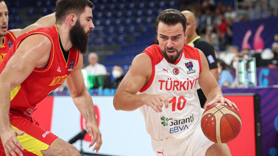 Milliler galibiyetle başladı