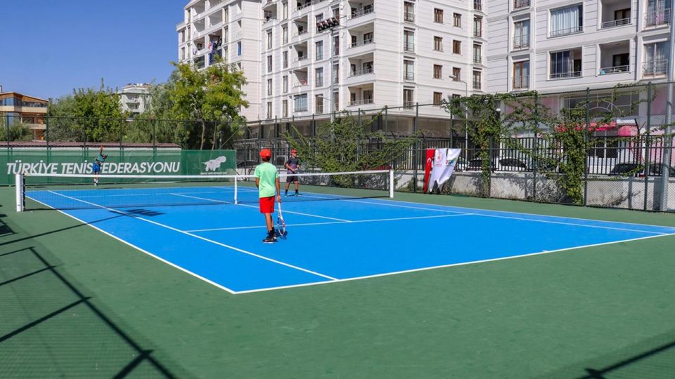 Tesisleşmeyle Doğu ve Güneydoğu’da tenisçilerin sayısı artıyor