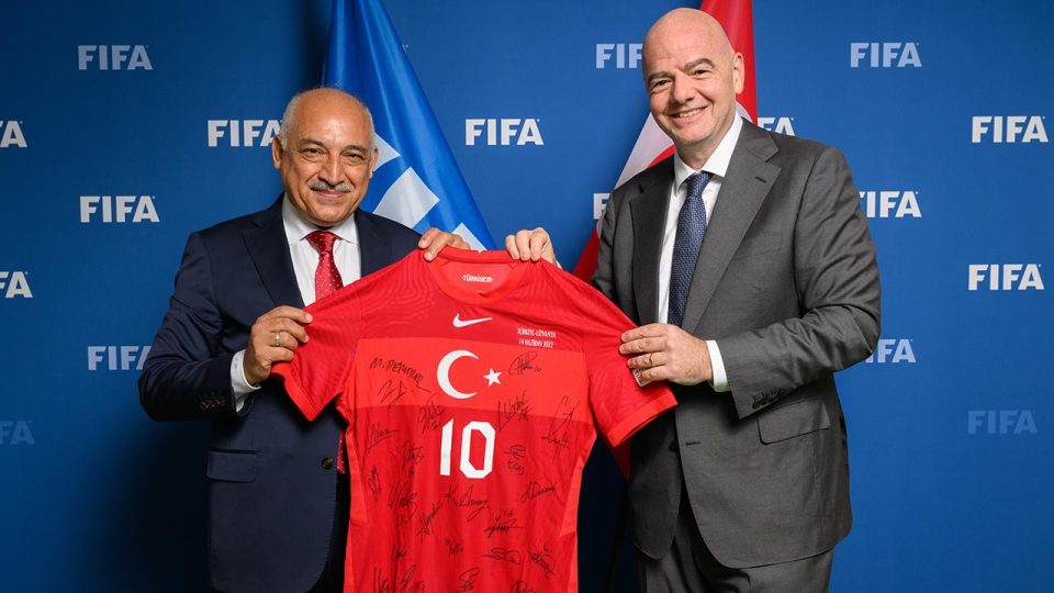 TFF Başkanı Büyükekşi Gianni Infantino’yla bir araya geldi