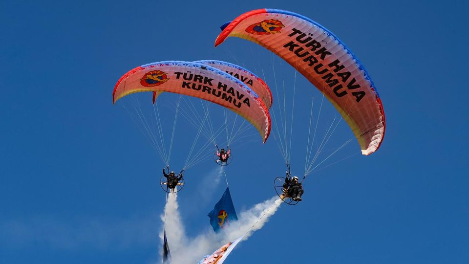 Türkiye Paraşüt Şampiyonası İzmir’de başladı