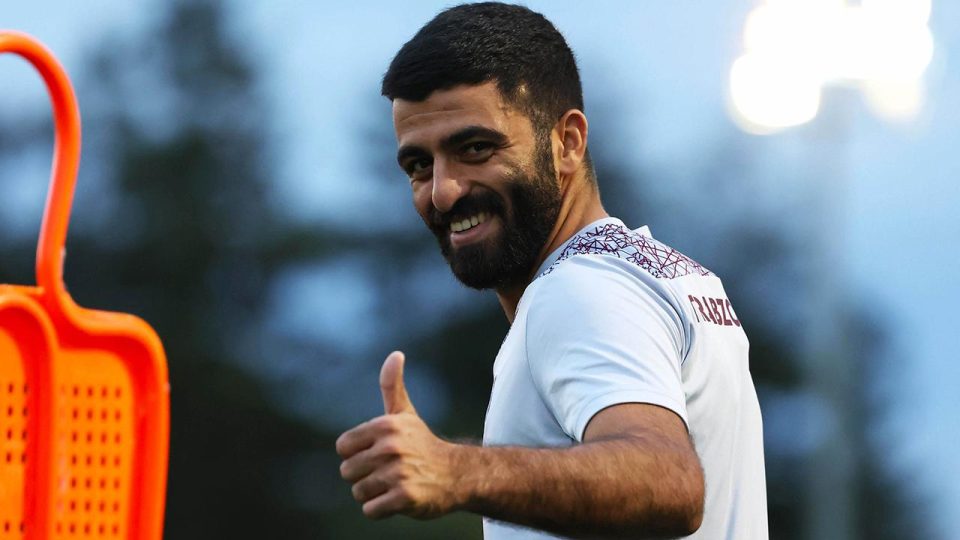 Umut Bozok taraftarlar için piyano çaldı