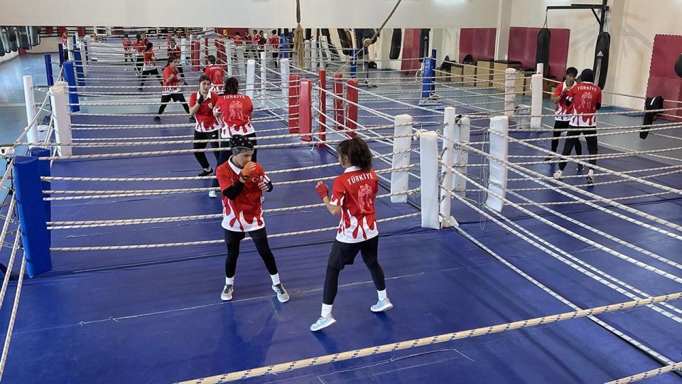 Yıldız milli boksörler Avrupa Şampiyonası’na hazır