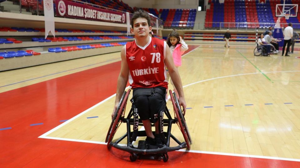 Bedensel engelli basketbolcu Bilal Mert’in hedefi dünya şampiyonluğu