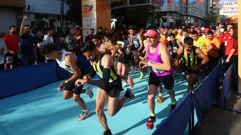 Gaziantep’te “4. Gazi Yarı Maratonu” koşuldu