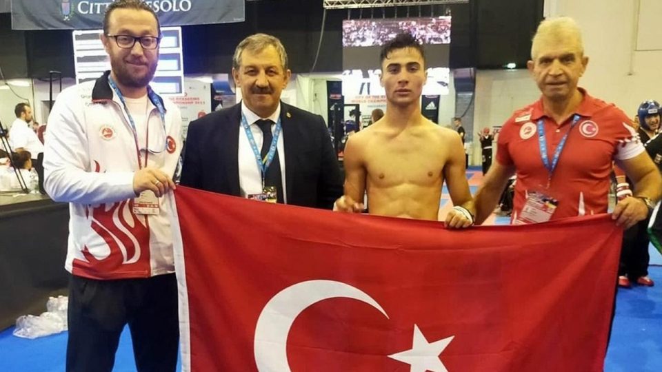 Milli sporcusu Çetin Karapınar İtalya’da altın madalya aldı