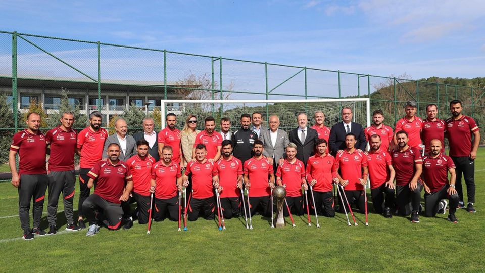 TFF Başkanı Büyükekşi Ampute Futbol Milli Takımı’yla buluştu
