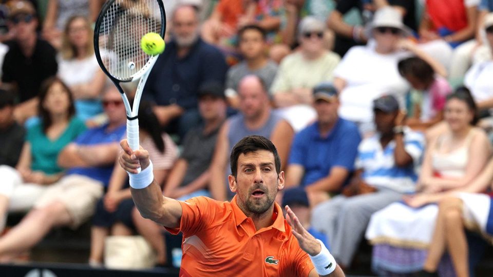 Djokovic Avustralya Açık öncesi sezona yenilgiyle başladı