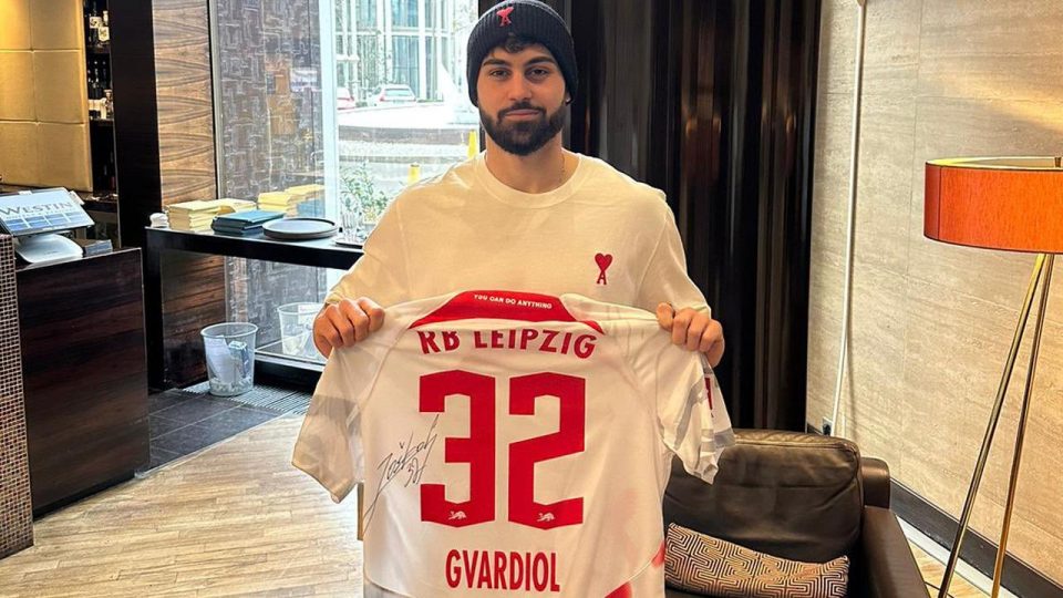 Josko Gvardiol imzalı formasını depremzedeler için bağışladı