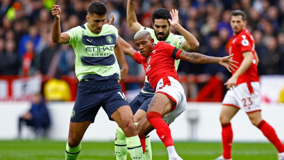 Manchester City, Nottingham Forest deplasmanında liderliği kaybetti