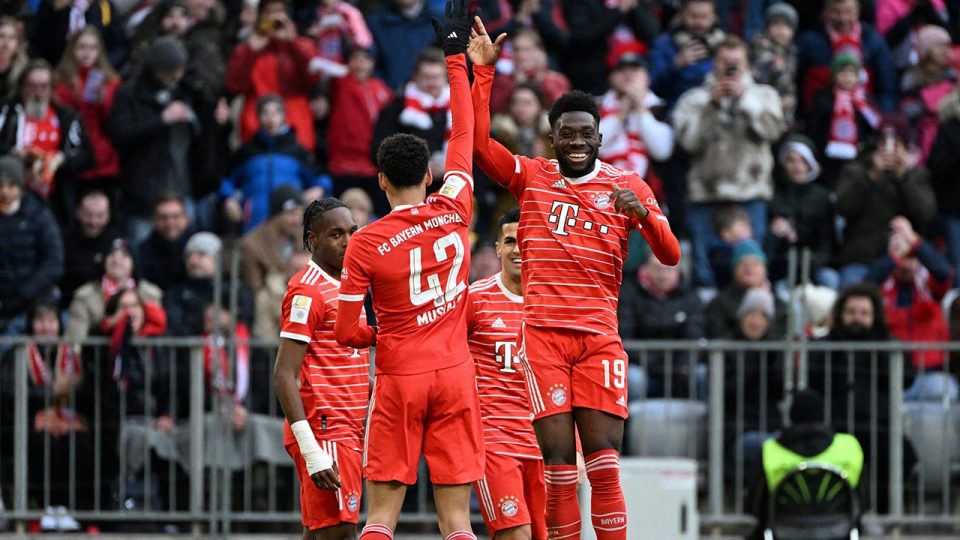 Bayern Münih liderliğini sürdürdü