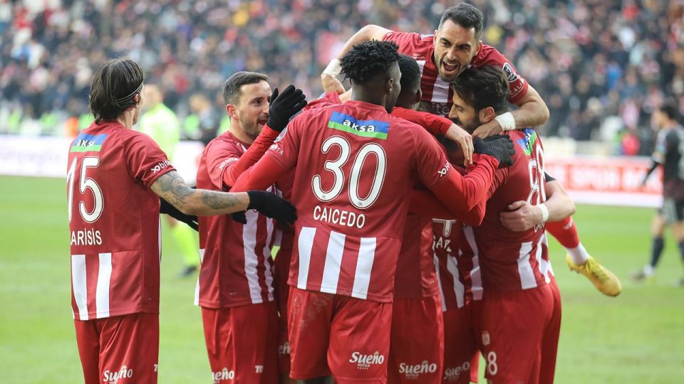 Depremzedeler Sivasspor-Fiorentina maçını statta ücretsiz izleyecek
