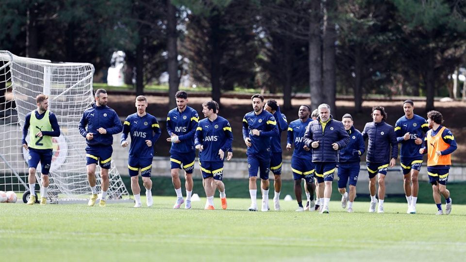 Fenerbahçe’de Sevilla maçının kadrosu şekilleniyor