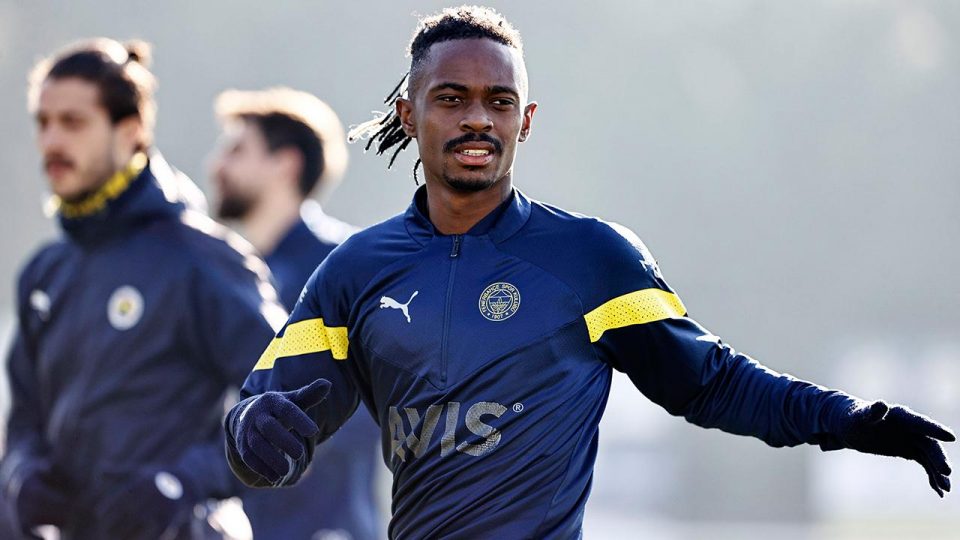 Fenerbahçeli Lincoln Henrique sakatlandı