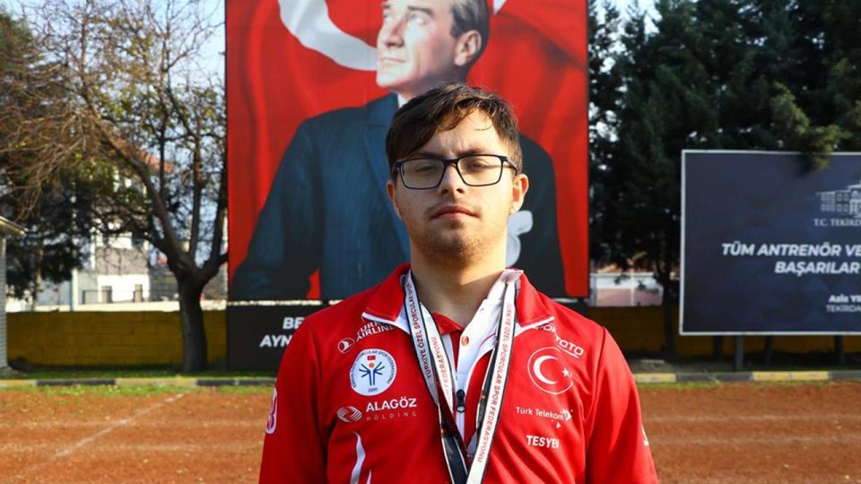 Özel sporcu Emirhan Akçakoca atletizmde 5 yılda 27 madalya kazandı