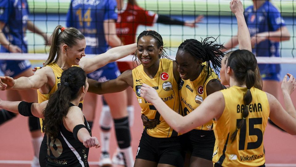 VakıfBank yarı final için sahaya çıkacak