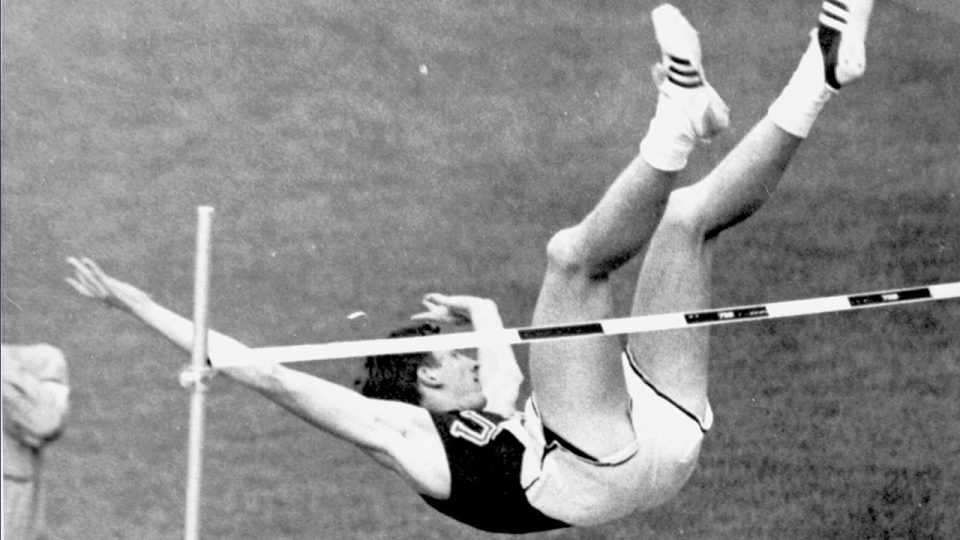 Yüksek atlamaya çağ atlatan sporcu Dick Fosbury vefat etti