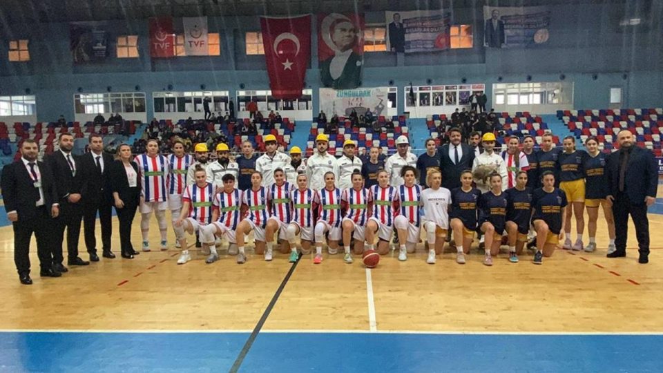 Zonguldak Spor Basket 67 takımı play-off maçına madenciler eşliğinde çıktı