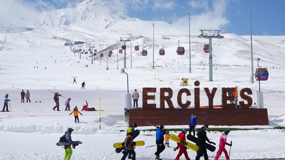 Erciyes’te kayak sezonu devam ediyor