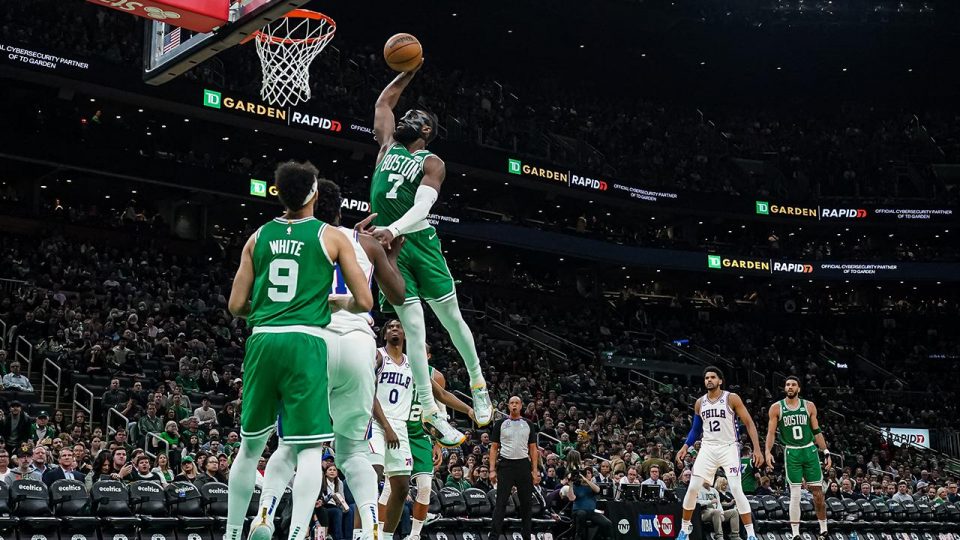 Son NBA finalisti Celtics adını konferans finaline yazdırdı