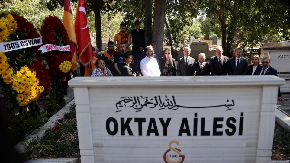 Metin Oktay vefatının 32. yıl dönümünde kabri başında anıldı